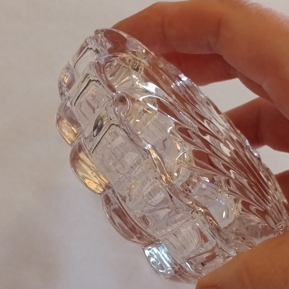 Vintage glass shell dish with lid similar to coquille with scalloped edge EUC - Picture 8 of 10